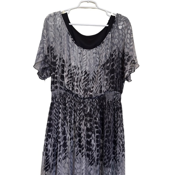 One World -Plus 1X Maxi length dress abstract print in shades of gray/black - Picture 3 of 9